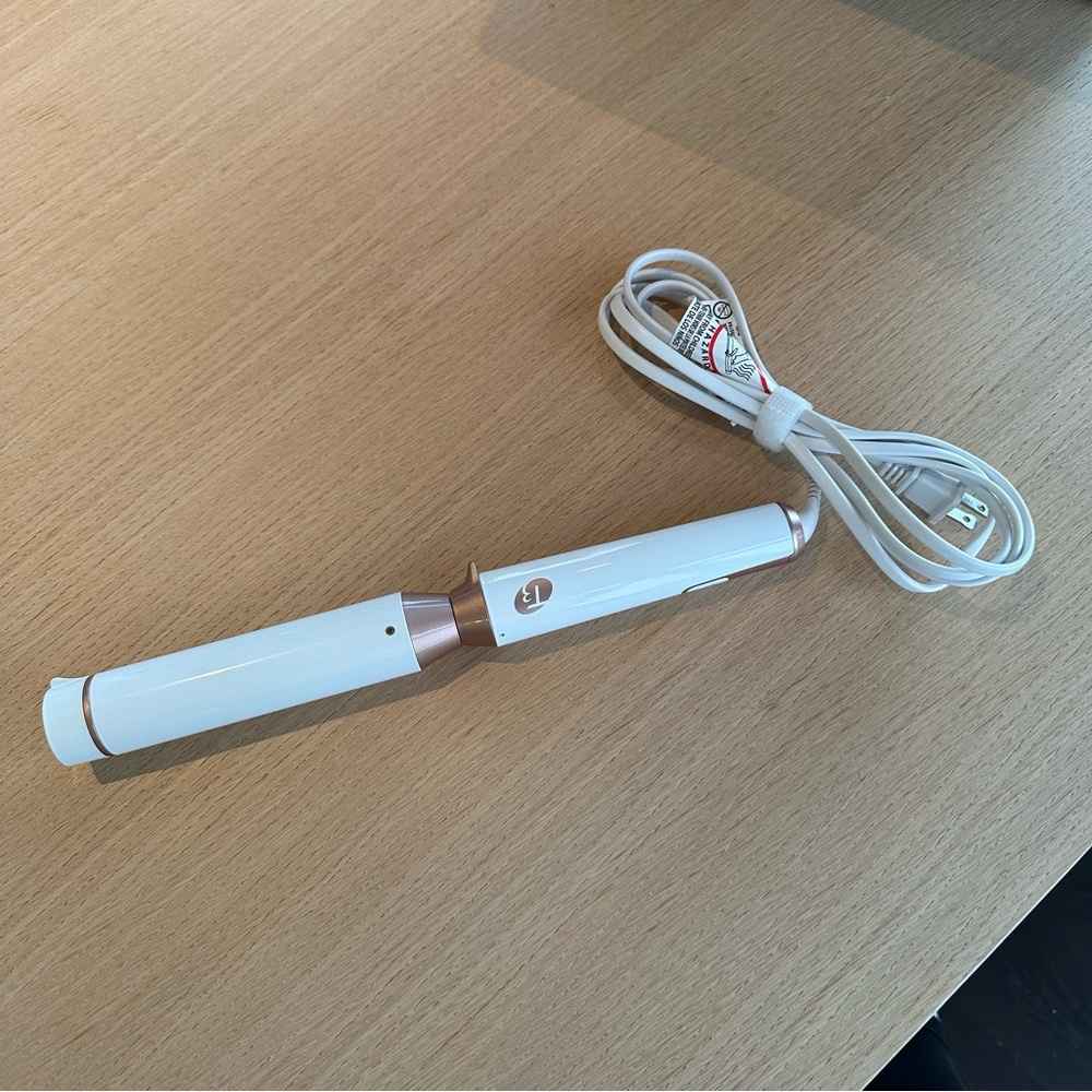 T3 loose waves 1.5” interchangeable styling wand and base